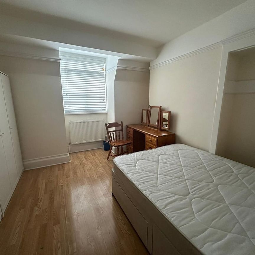 Room in a Shared House, Station Road North Harrow, HA2 - Photo 2