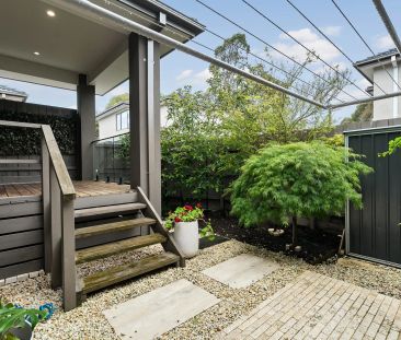 Stylish Townhouse Offering Effortless Modern Living - Photo 2