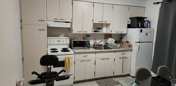 2 ET DEMI DISPONIBLE LE 1ER FÉVRIER 2026 - Photo 2