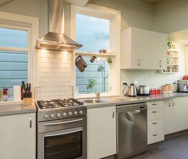 large family home - Photo 2