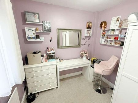 London Road, Benfleet, SS7 - Photo 3