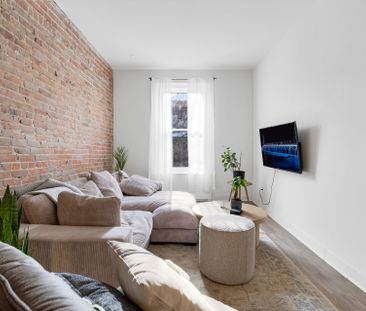 747 Av. Walker - Photo 1