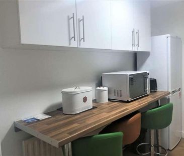 Buckingham Road, London, E18 - Photo 2