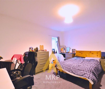 8 bedroom detached house to rent - Photo 4