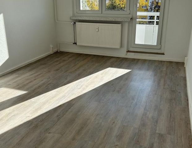 Be quick: Affordable 4-room apartment with balcony! - Foto 1