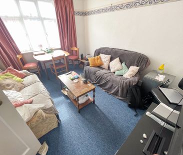 4 Bedroom House To Rent in Winton - £1,850 pcm Tenancy Info - Photo 1