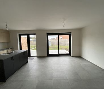 Goedgelegen en energiezuinige nieuwbouwwoning met terras en tuin - Photo 4