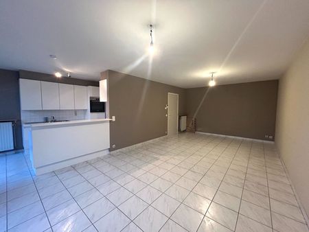 Instapklaar & centraal gelegen appartement met balkon te Roeselare! - Foto 4