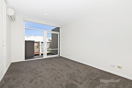 Spacious 3 Bedroom Townhouse in Prime Richmond Location - Photo 4
