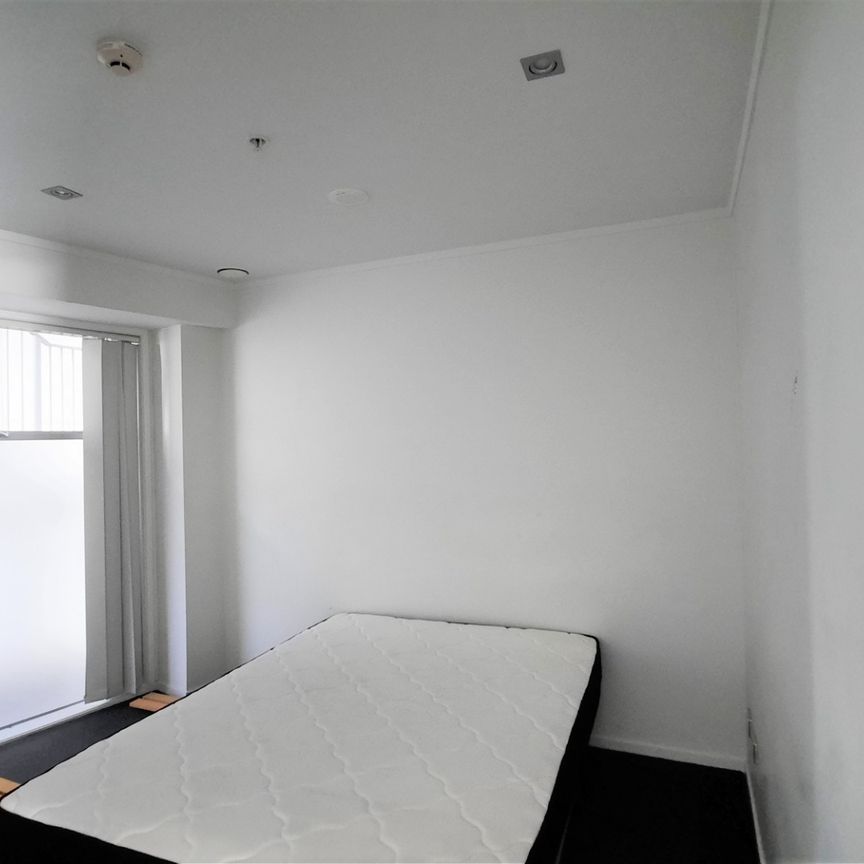 Spacious 2 Bedroom with Balcony - Photo 1