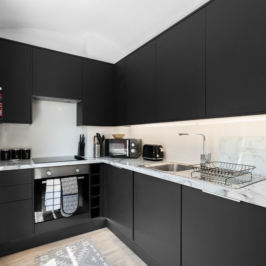 1 Bed Flat, Short Term Lets, BN1 - Photo 1