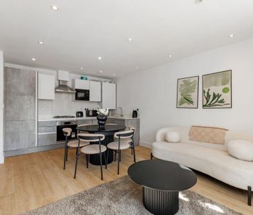 3 bedroom flat to rent - Photo 4