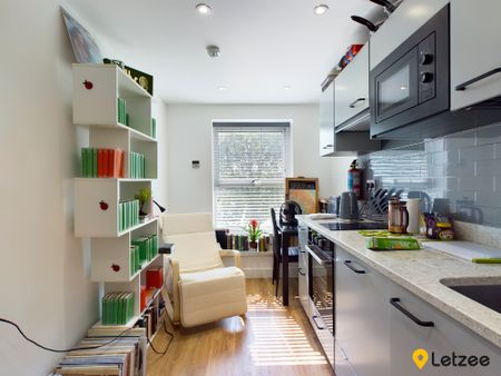 High Quality High Specification Student House - Individual Self Contained Suites Suite 4 - Photo 4