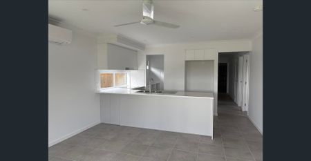 Modern family Home in 'Affinity Estate' Morayfield - Photo 2