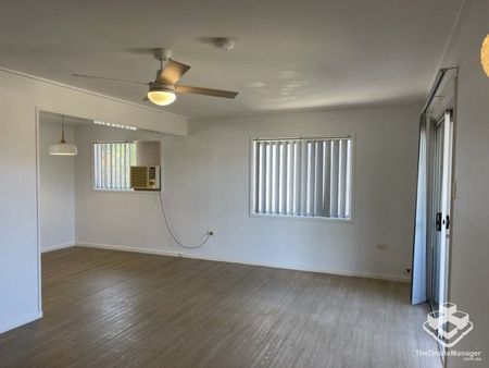 3 Bedroom 1 Bath 1 Car Home - Photo 2