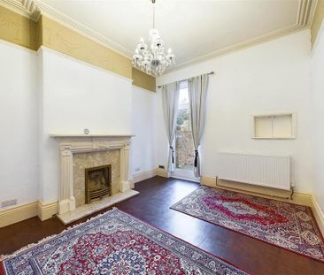 5 bedroom semi-detached house to rent - Photo 2