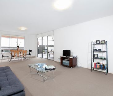 WATERFRONT LIVING WITH SPACIOUS INDOOR & OUTDOOR LIVING - Photo 2