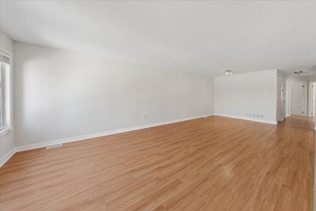 For Lease - 4 Smith Street, Bradford West Gwillimbury, Ontario - Photo 4