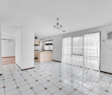Family Living in Prime Keysborough Location - Photo 1
