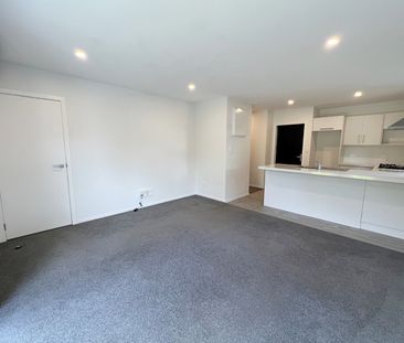 Quality townhouse in sought after location! - Photo 6