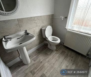 2 bedroom terraced house to rent - Photo 4