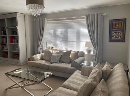 4 bedroom detached house to rent - Photo 3