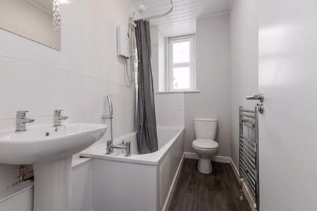 3 bedroom flat to rent - Photo 5