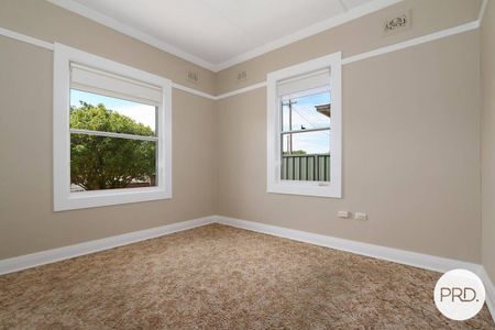 THREE BEDROOM HOME WITH REAR LANE ACCESS! - Photo 2