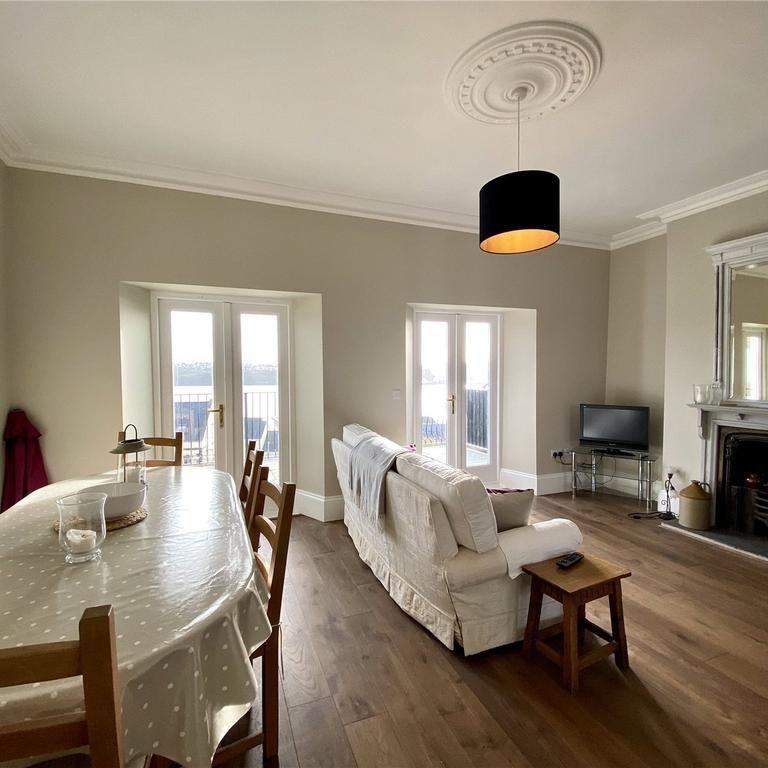 4 bedroom terraced house to rent - Photo 1