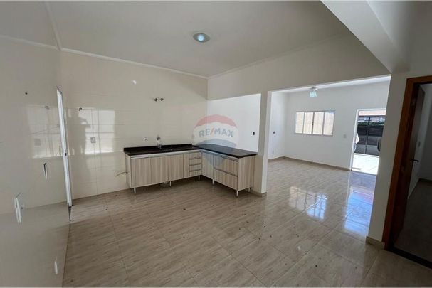 CASA PARA LOCAÇÃO COM 3 DORMITÓRIOS (1 SUÍTE), QUINTAL E GARAGEM PARA 2 CARROS - Photo 1