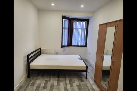 5 Bed Flat, Ley St, IG1 - Photo 4