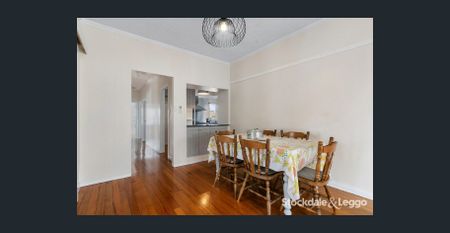 Charming Home! - Photo 4