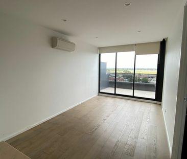 Modern Living in the Heart of Malvern East - Photo 2