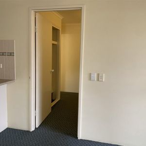 A Quiet Sanctuary Away from The Bustle of The Inner-City - Photo 3