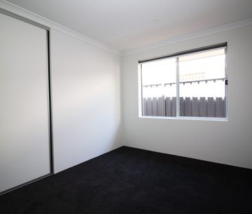 BRAND NEW 5 BEDROOM FAMILY HOME - Photo 3