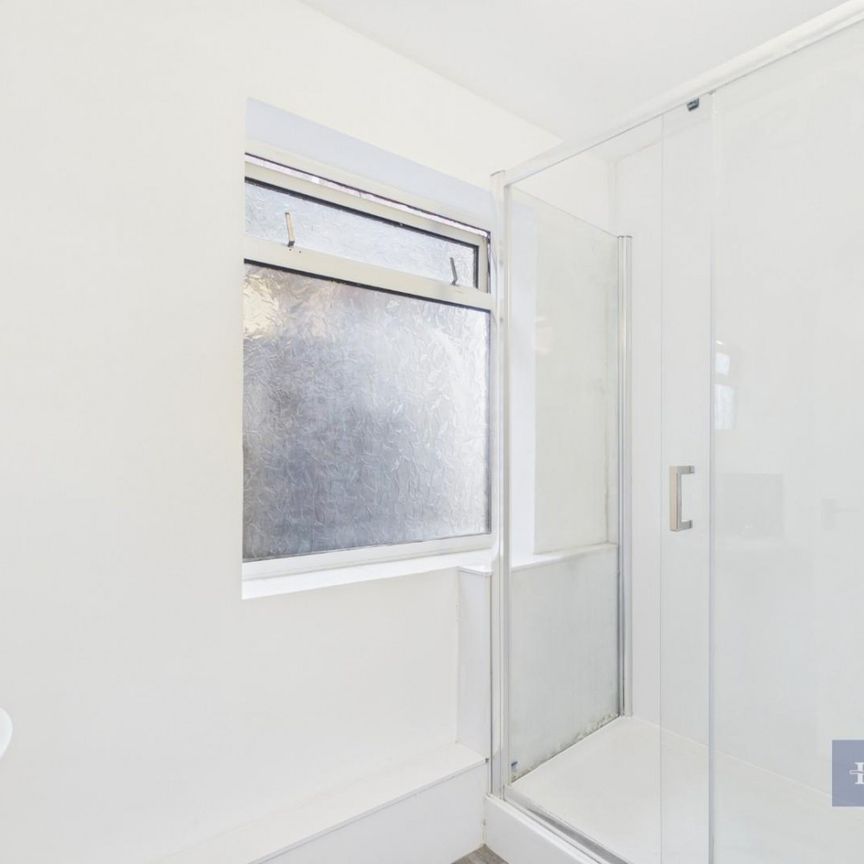 2 bedroom Flat To Let - Photo 1