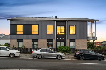 Sunny Corner Home - Photo 4