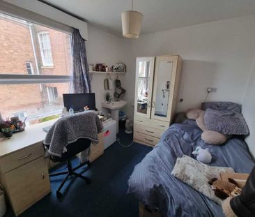 7 Bed Student Accommodation - Photo 3