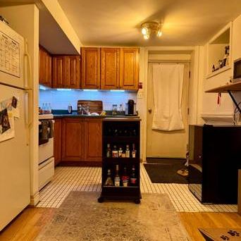 ✨ 1-Bedroom Basement Apartment for Rent in a Great Neighborhood! ✨ - Photo 3