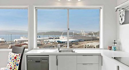 Fully furnished apartment with water views - Photo 5