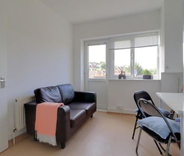 3 bedroom flat to rent - Photo 2