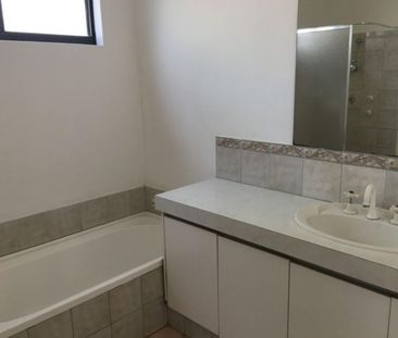 Well Presented Rear Unit - Photo 5