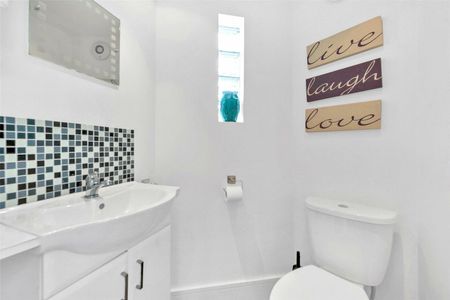 Gladstone Road, Farnborough, Kent, BR6 7EA - Photo 5