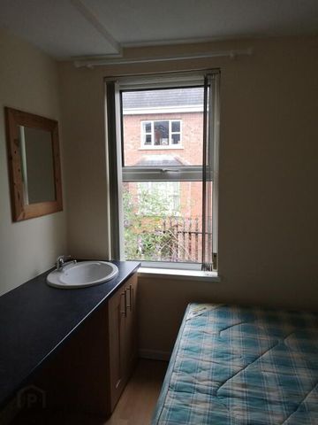 11 Agincourt Street, Belfast, BT7 1RB - Photo 2