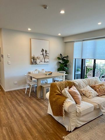 Furnished 2BR Northcote Apartment w/ Parking - Photo 5