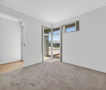 Brand new home waiting for it's first family - Photo 5