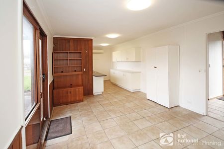 5 Fairbairn Road, Cranbourne - Photo 4