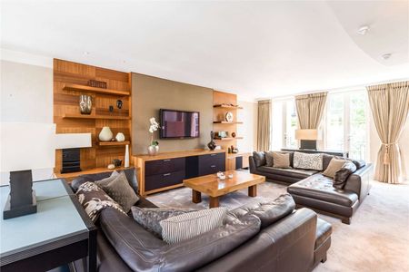 Four bedroom town house in a private gated close in the heart of St. John's Wood - Photo 2