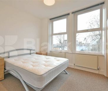 Spacious Three-Bedroom Property on Minster Road, NW2Ideal for three... - Photo 5