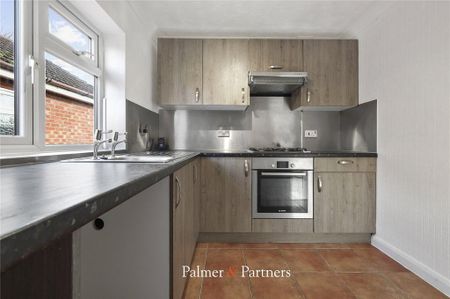 2 bedroom maisonette to rent - Photo 5